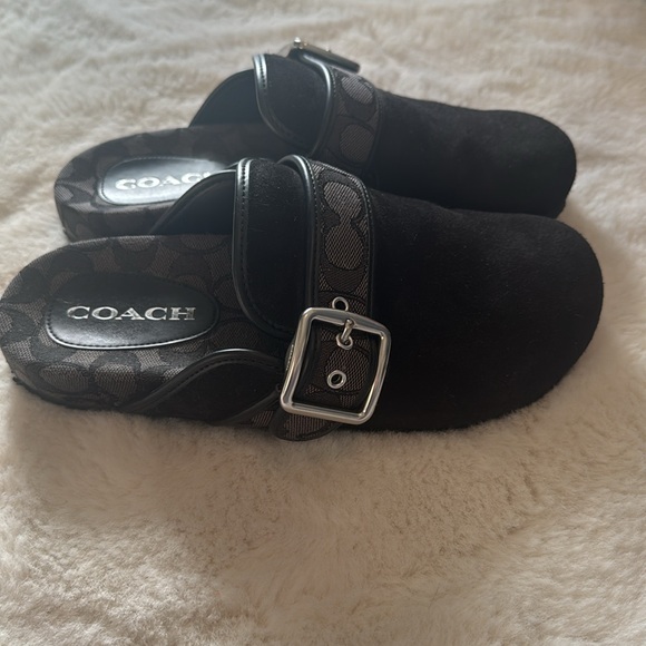 Worn once Coach slides 🖤 - Picture 3 of 5